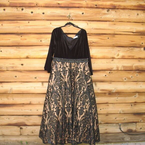 Mac Duggal  67614 Velvet Long Sleeve Sequined Ballgown Dress - Picture 4 of 12